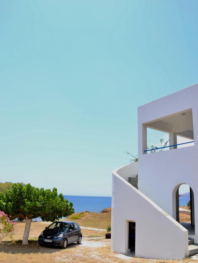 Beach House Set In A Beautiful Bay Kárystos Eksteriør bilde