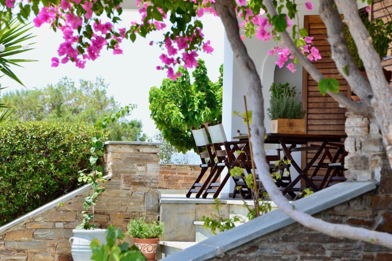 Beach House Set In A Beautiful Bay Kárystos Eksteriør bilde