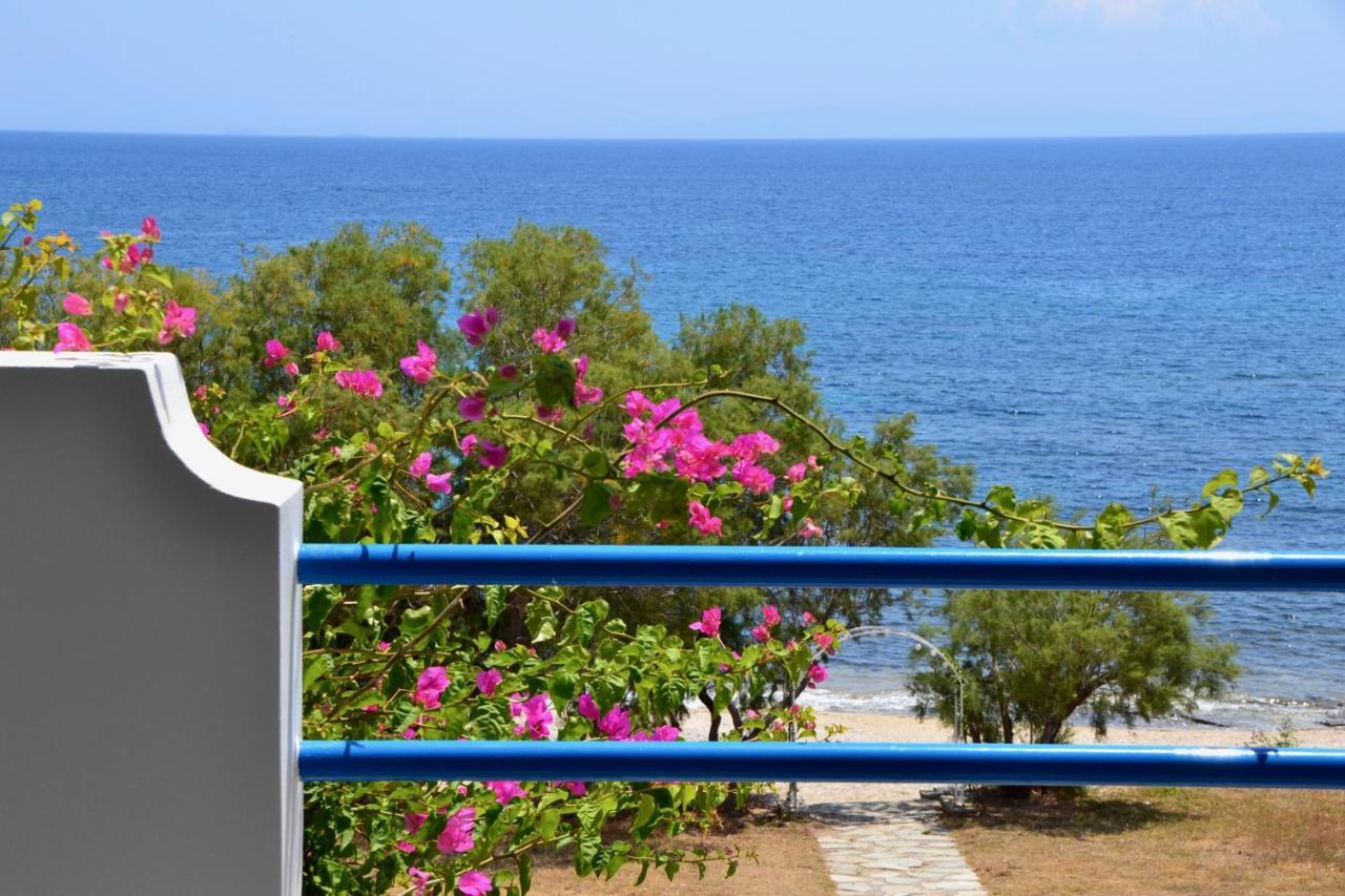 Beach House Set In A Beautiful Bay Kárystos Eksteriør bilde