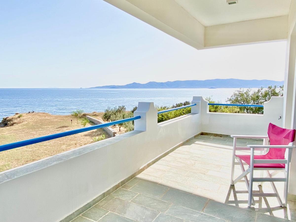 Beach House Set In A Beautiful Bay Kárystos Eksteriør bilde