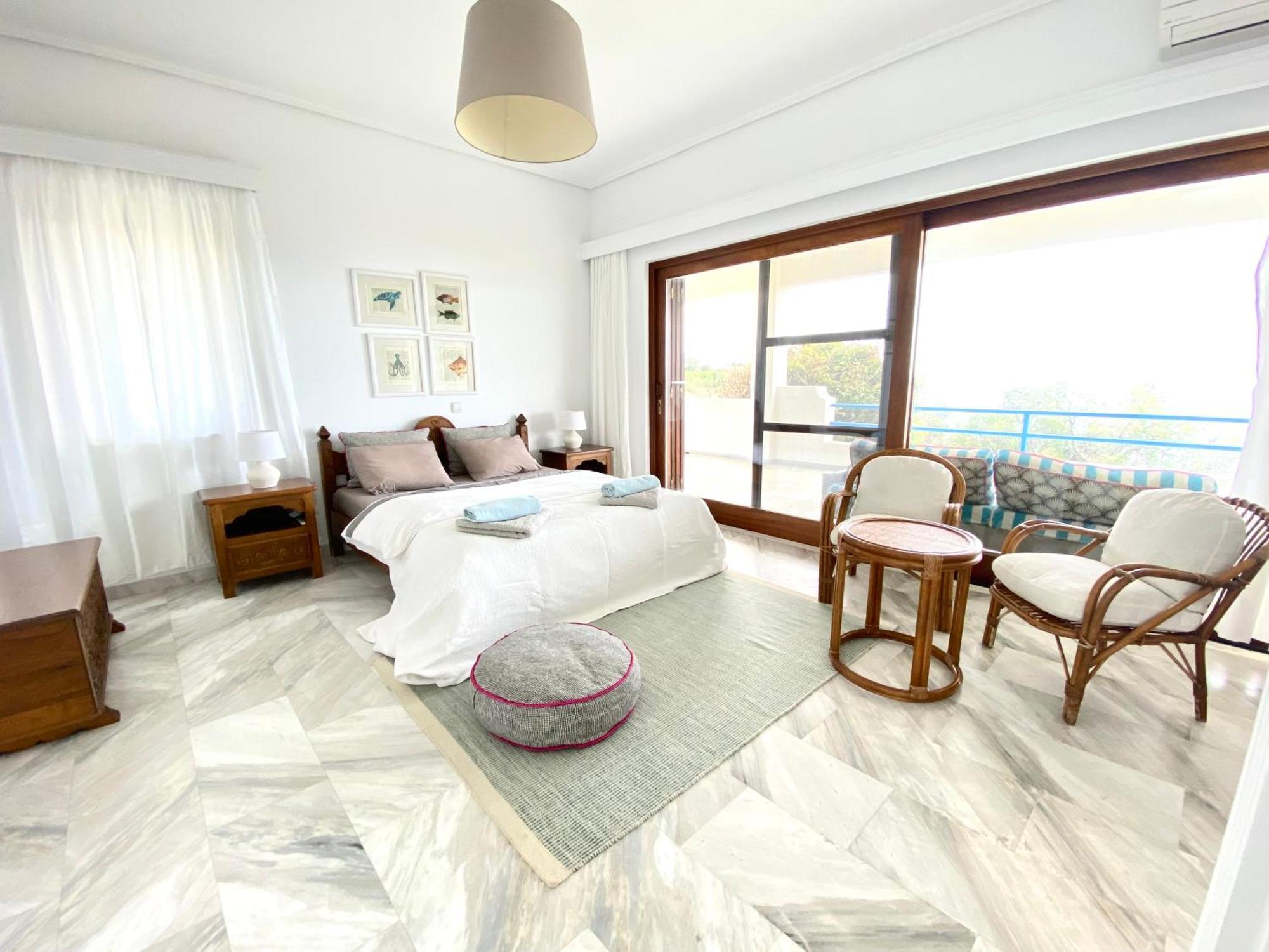 Beach House Set In A Beautiful Bay Kárystos Eksteriør bilde